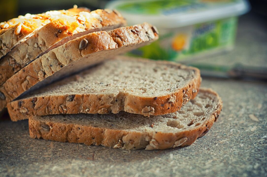 Diet untuk jenis darah 4 membolehkan anda memasukkan roti bijirin penuh dalam diet anda. 